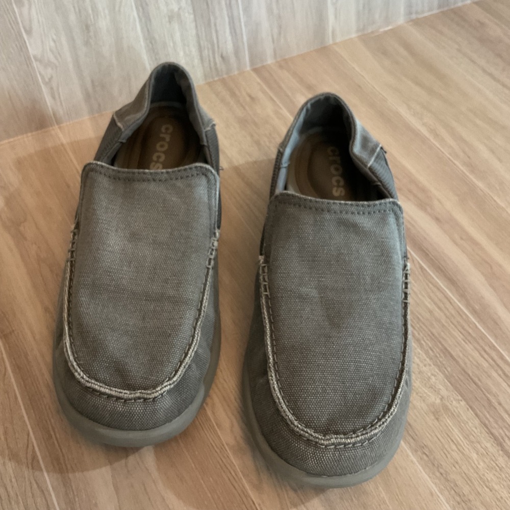 Crocs Santa Cruz Loafers Mens Size 7 Gray Excellent Slip On Canvas Shoes 202056